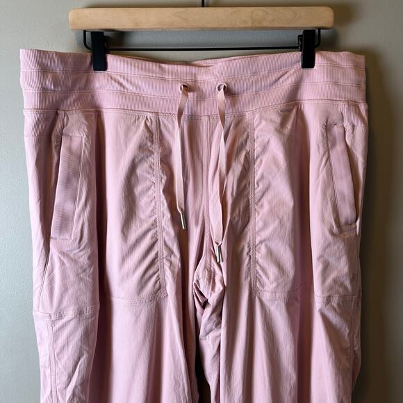 Lululemon Dance Studio Mid-Rise Pant *Full Length
Pink Size 14 - Picture 3 of 7